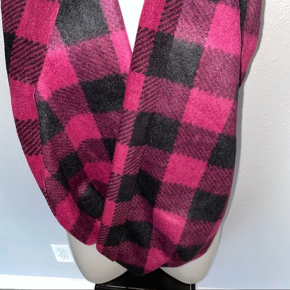 Old Navy Infinity Scarf - Picture 2 of 7